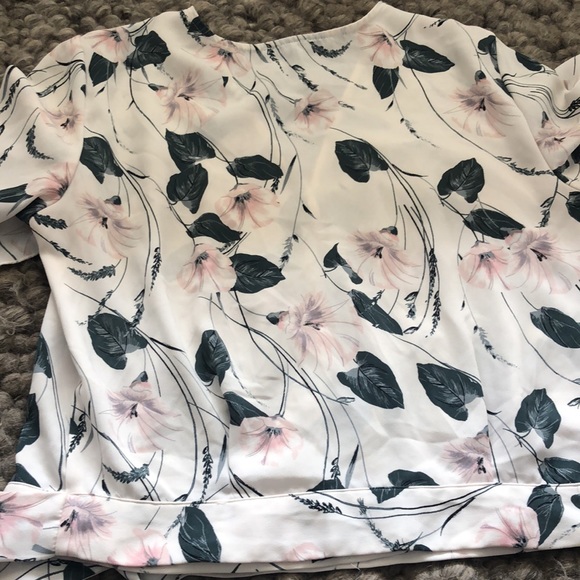 Beautiful floral top from Dynamite - Picture 7 of 8